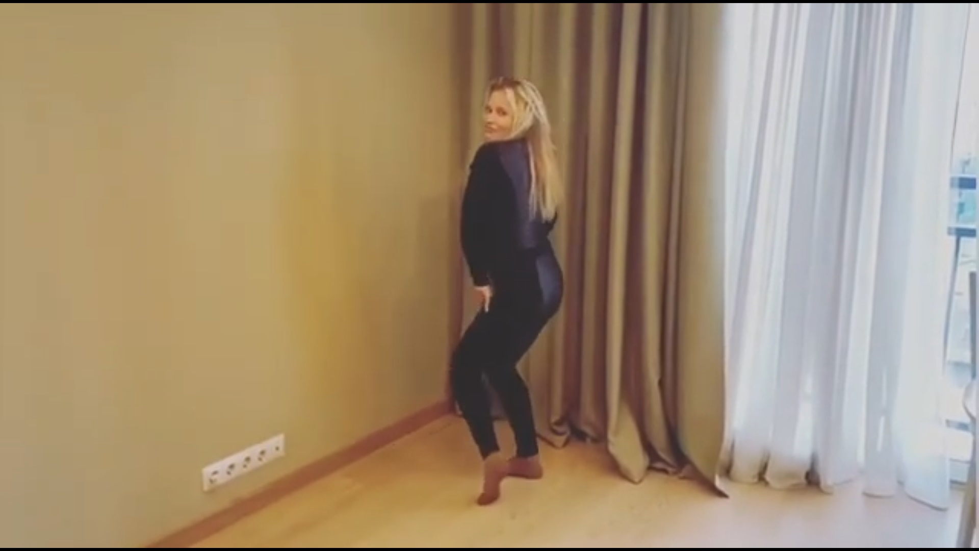 Танцует дана Борисова