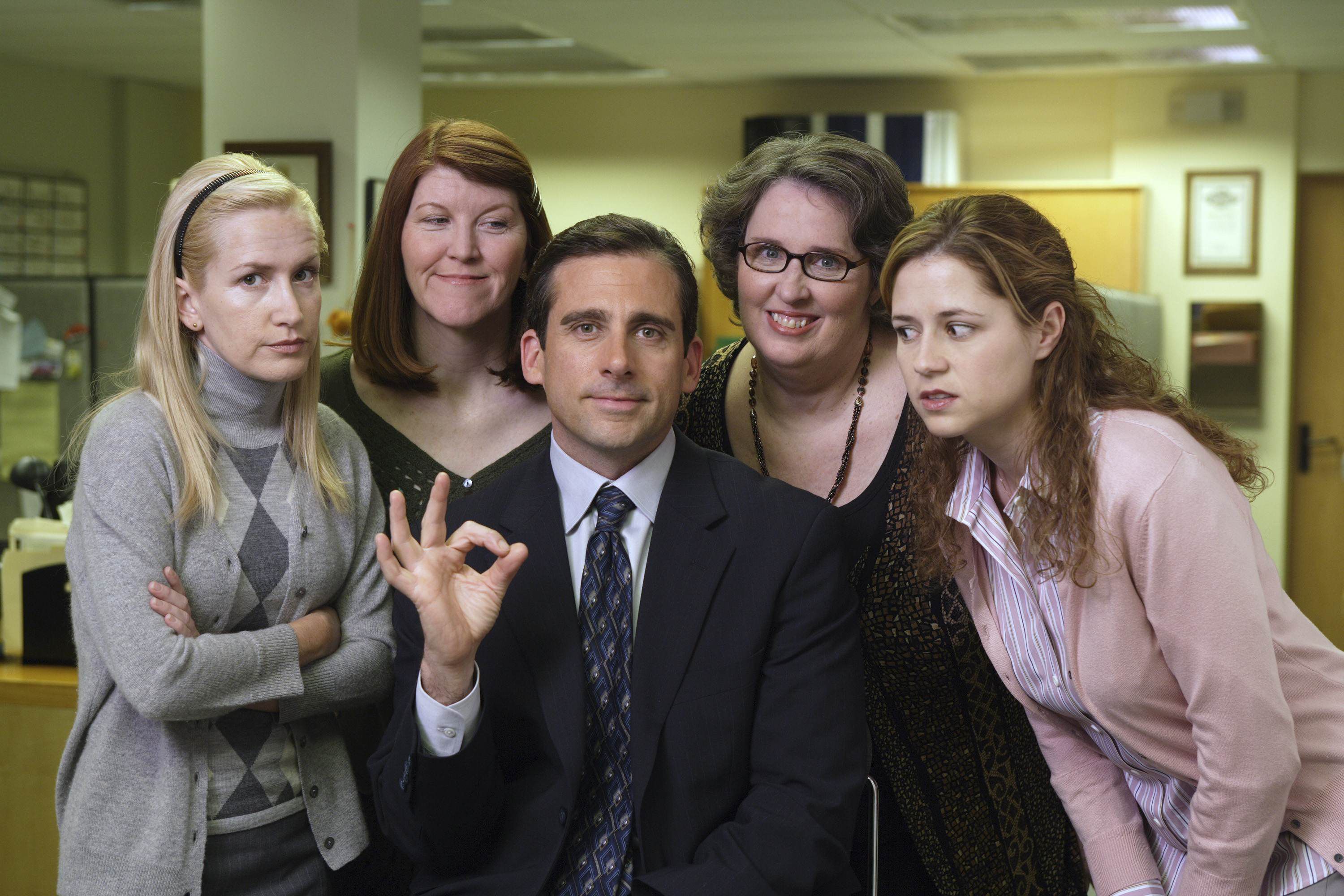 The office them. Office сериал. Офис сериал Нетфликс. Сериал офис 1 сезон 1 серия. Кэрол офис сериал.